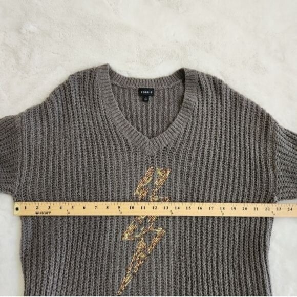 Torrid Gray Chunky Pullover Tunic Sweater Gold Beaded Lightning Bolt size 1 X - Picture 13 of 13